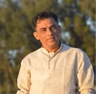 চোলাই মদসহ যুবলীগ নেতাকে মারধর করে পুলিশে সোপর্দ